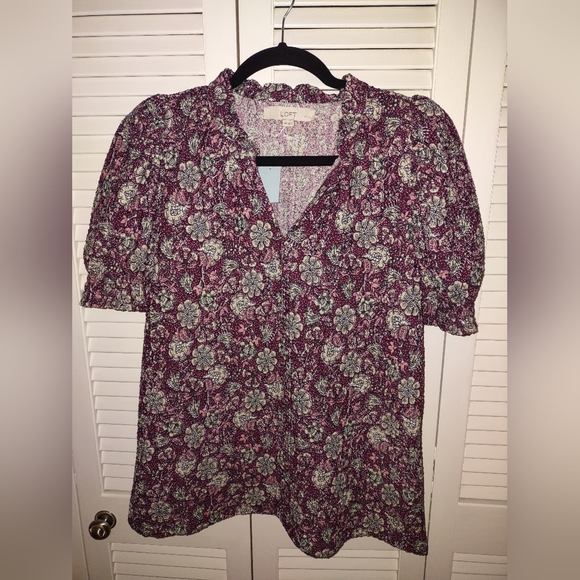 Loft NWT Ladies Breezy Blouse, Size S Petite, Floral print on Purple background - Picture 2 of 11
